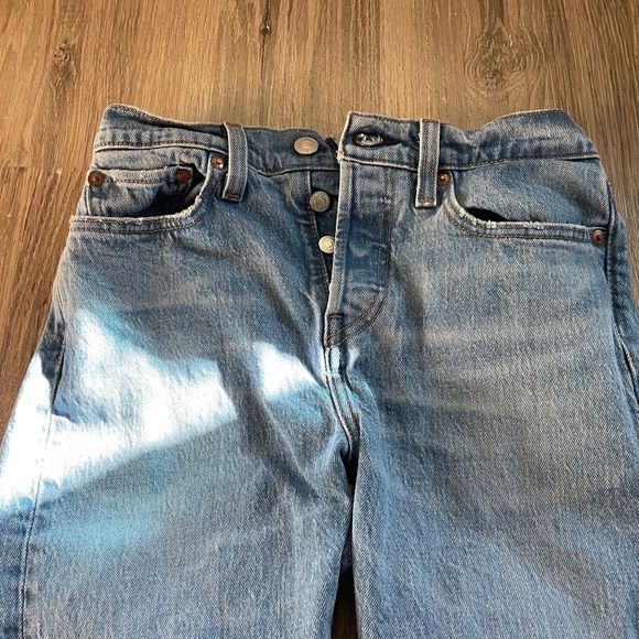 LEVIS High waisted Mom Jeans wedgie fit!! - Picture 4 of 5